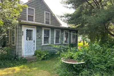 148 Lakeview Ave