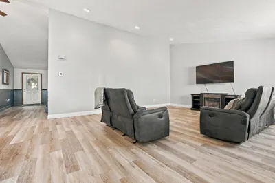 48 Lovering St #8 1