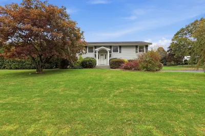 684 Maple Rd 1