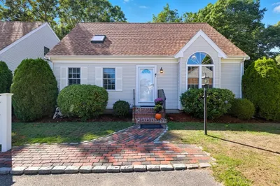 16 Trotting Park Rd #4B 1