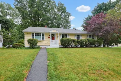 32 Saratoga Drive 1