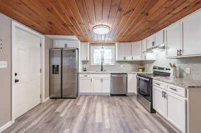 378 Elm St 1