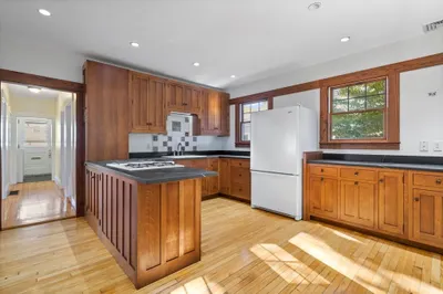 32 Tomlin St 1