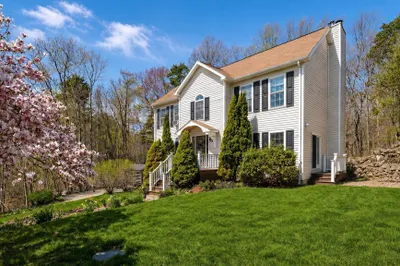 25 Magnolia Ave 1