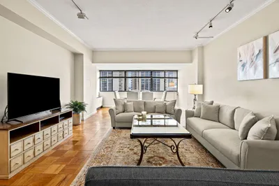 2 Hawthorne Pl #17M 1