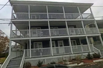 109 High St #3