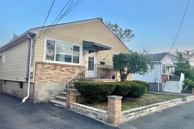 17 Lantern Road