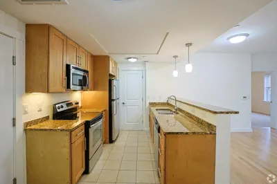 87 New St #204 1