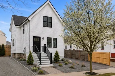30 Waverly Ave 1