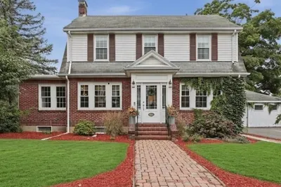 66 Damon Rd 1