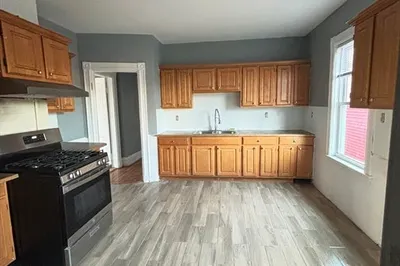 46 Evelyn St #3