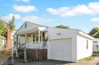 15 Swan Ave