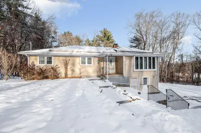 9 John Gilbert Rd