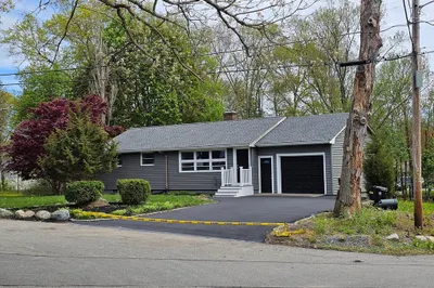90 Leyden Park Rd