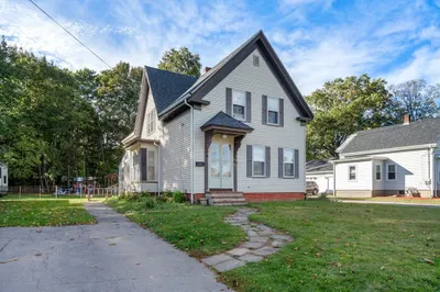 114 Oak St 1
