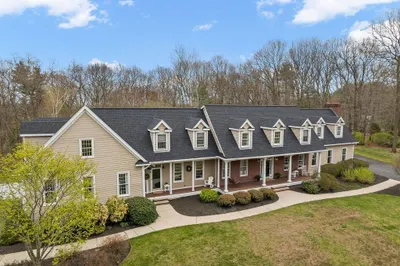 22 Lawrence Dr 1