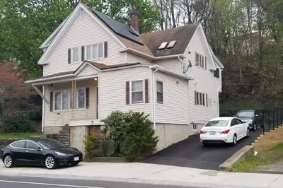 586 Franklin St #2