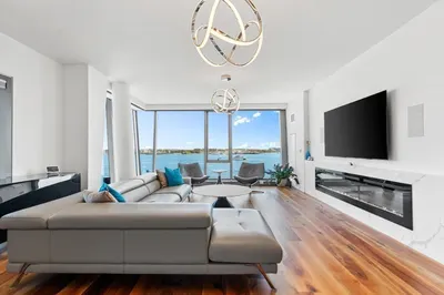 300 Pier 4 Blvd #5C 1