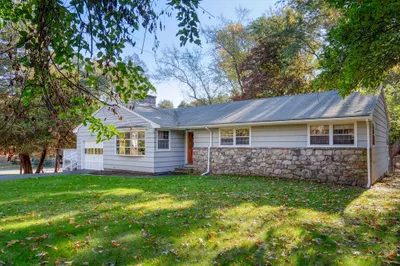 150 W Union St