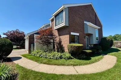 272 Greenbrook Drive #272 1