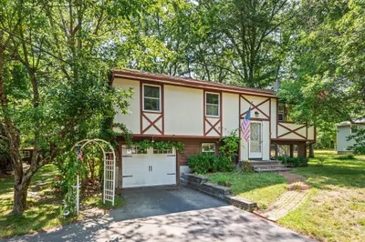 126 Bayberry Rd 1