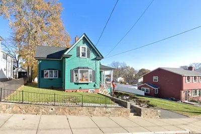 16 Brentwood St