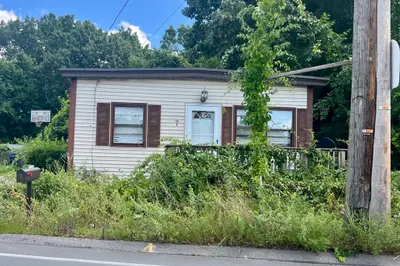 7 Pleasant St 1