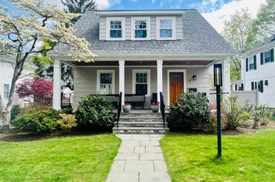 8 Damien Rd
