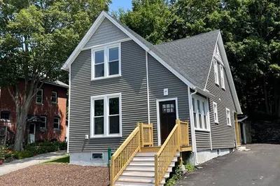 33 Riverview Dr 1