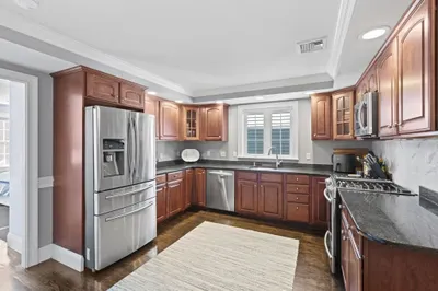 732 E 6th St #Apt 2