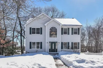 12 Scotland Heights Rd 1