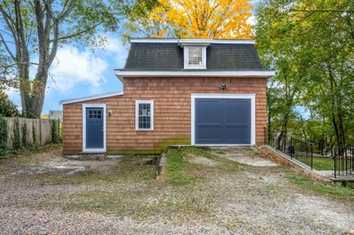 8 Pine St #4 1