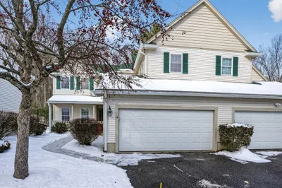 19 Village Cir #19 1