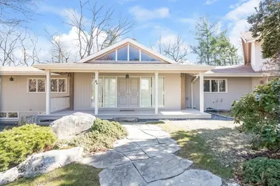 69 Crestwood Rd 1