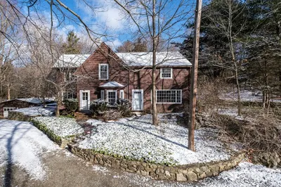 445 Glen Road 1