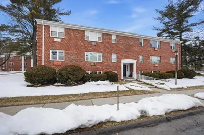 204 Regency Park Dr #204