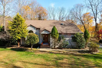 210 Moulton Hill Rd 1