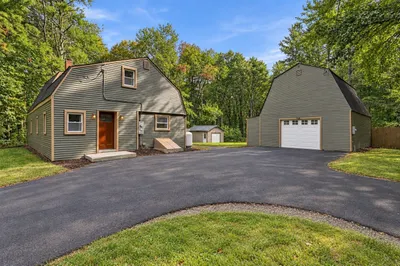 258 Pelham Hill Rd 1