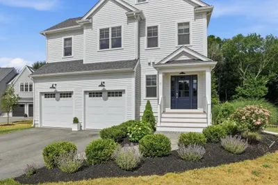 11 Carriage House Way 1