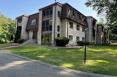 6 Greenbriar Drive #105