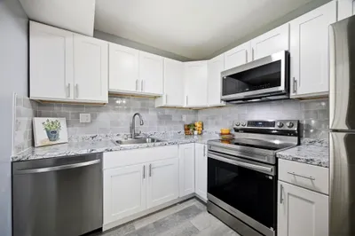 25 Nassau Dr #25 1