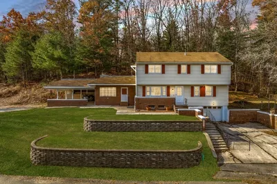 11 Crescent Cir