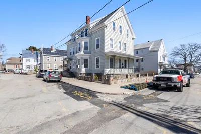 177 Thompson St