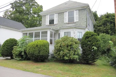 6 Broads Avenue 1