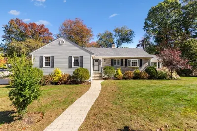 19 Longbow Rd 1