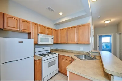 8 Humboldt Place #2