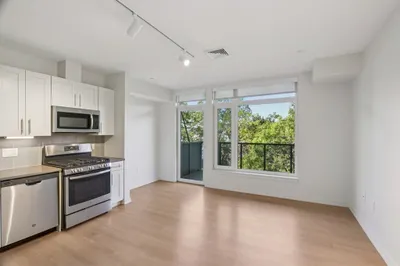 77 New St #405