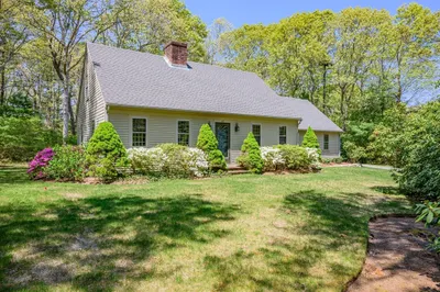 43 Village Dr 1