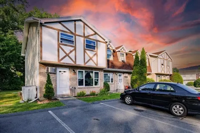 945 Riverside Dr #8A