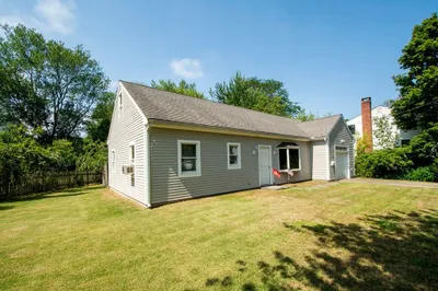 15 Cushing Rd